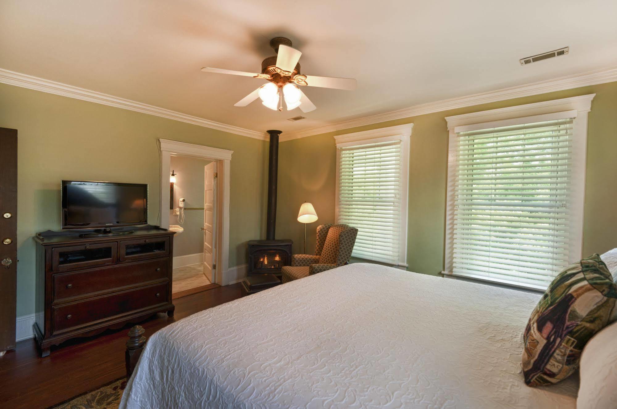 Steeles Tavern Manor Bed & Breakfast Raphine Exterior foto